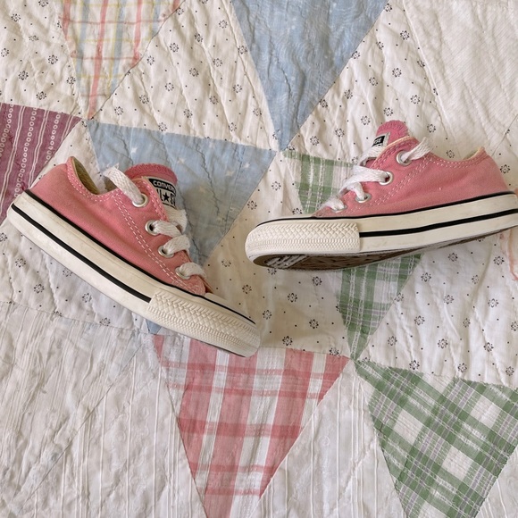 converse shoes light pink